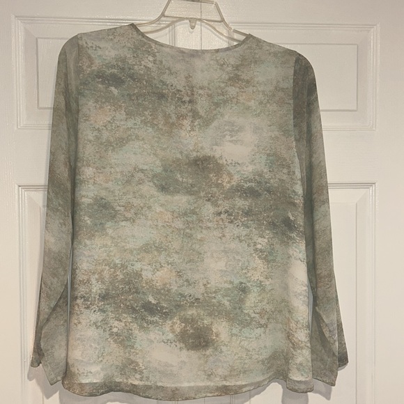 CALVIN KLEIN
Print Ruched V Neck Top - Picture 9 of 16